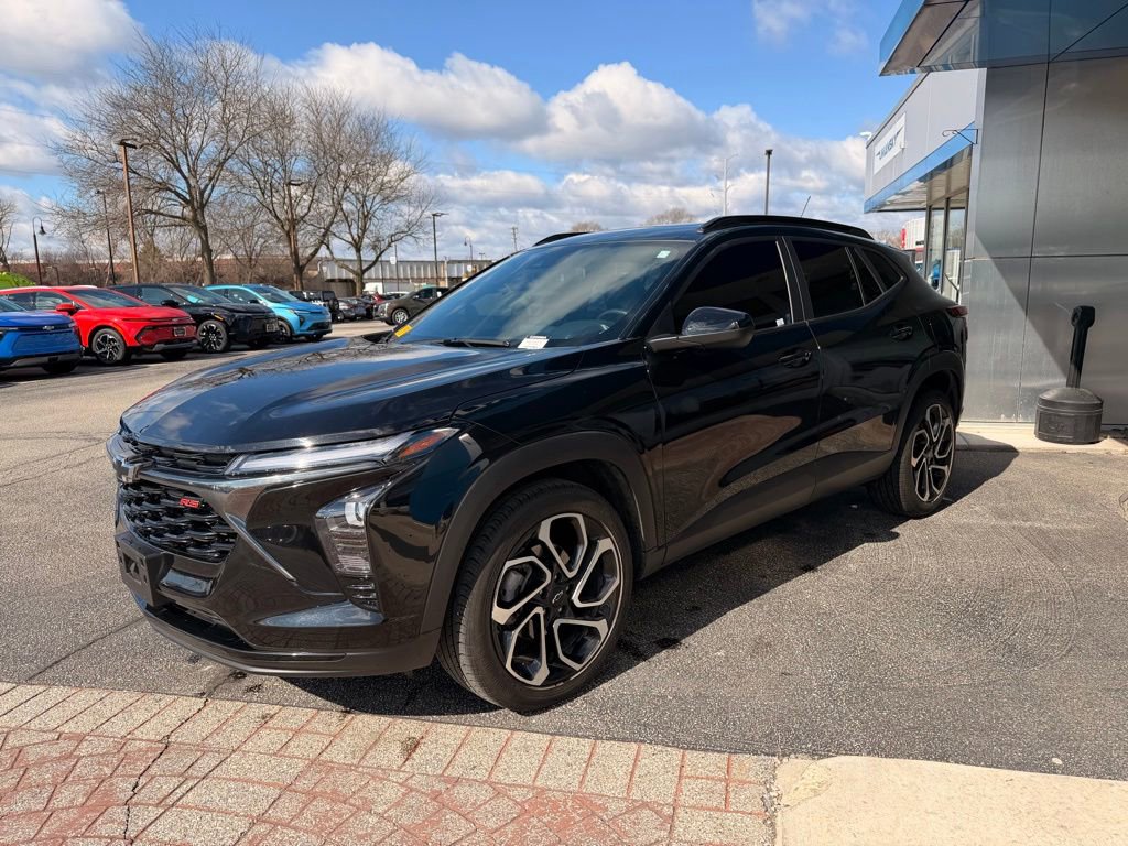 Used 2024 Chevrolet Trax RS w/ Sunroof Package image 3