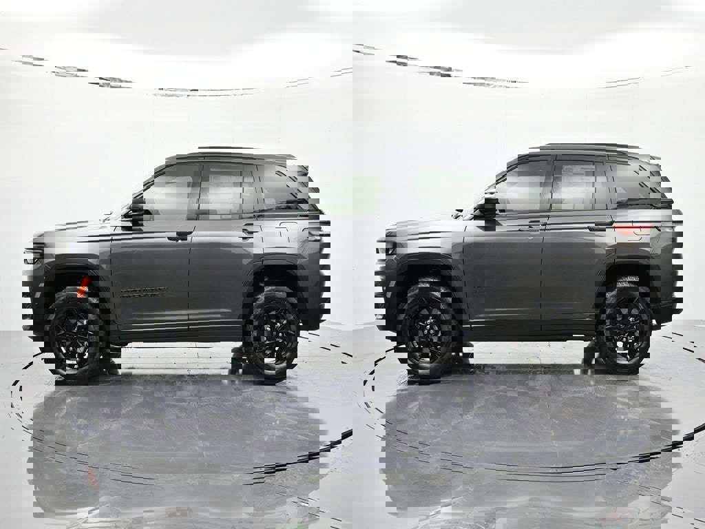 New 2025 Jeep Grand Cherokee Altitude image 8