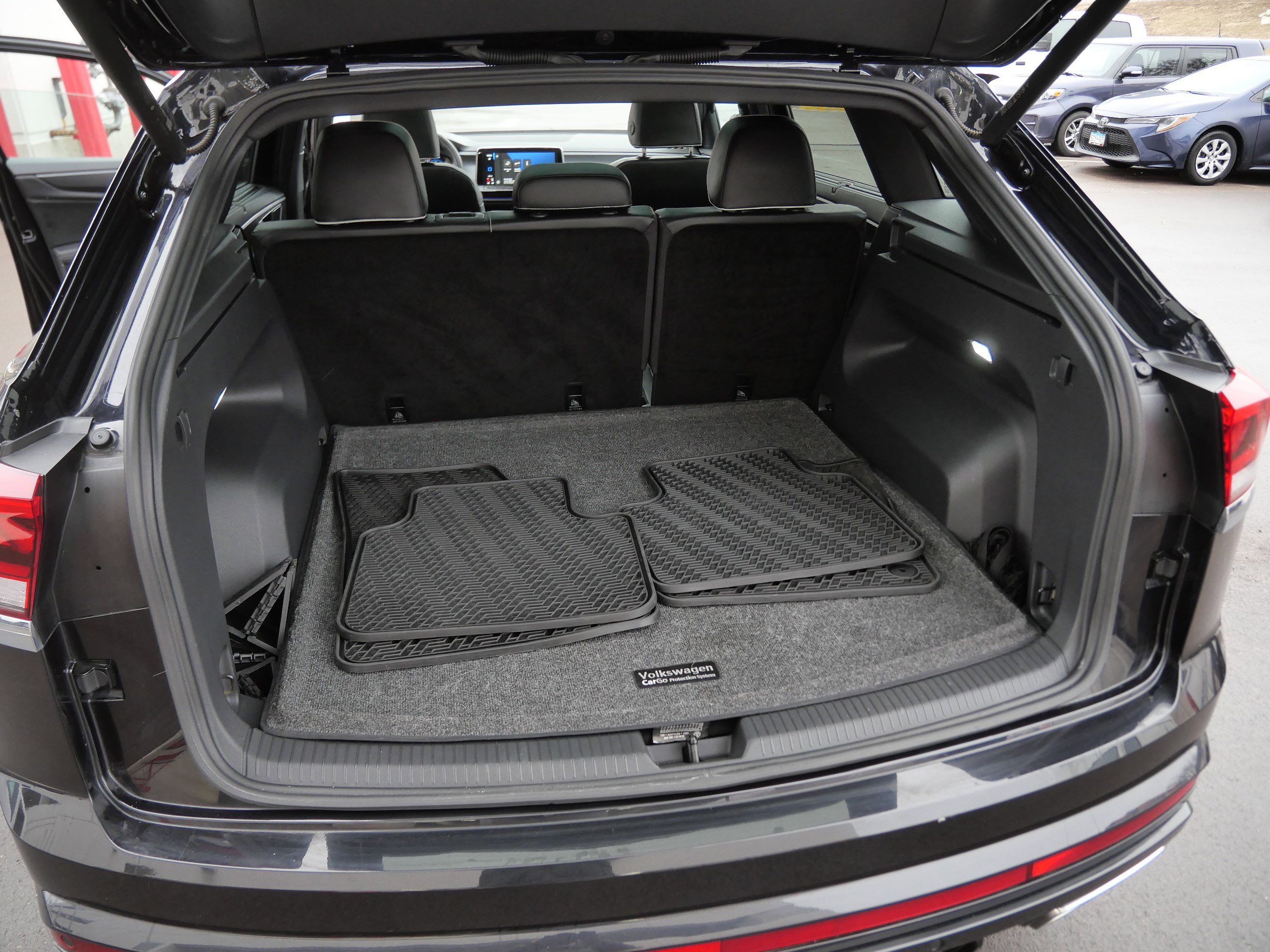 Used 2024 Volkswagen Atlas Cross Sport SEL Premium R-Line image 36