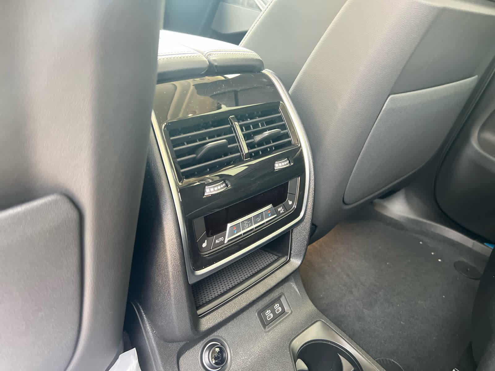 Used 2025 BMW X7 xDrive40i w/ Premium Package AWD/4WD image 17