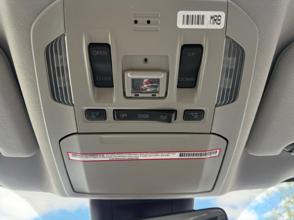 Used 2022 Toyota Highlander XLE AWD/4WD image 17