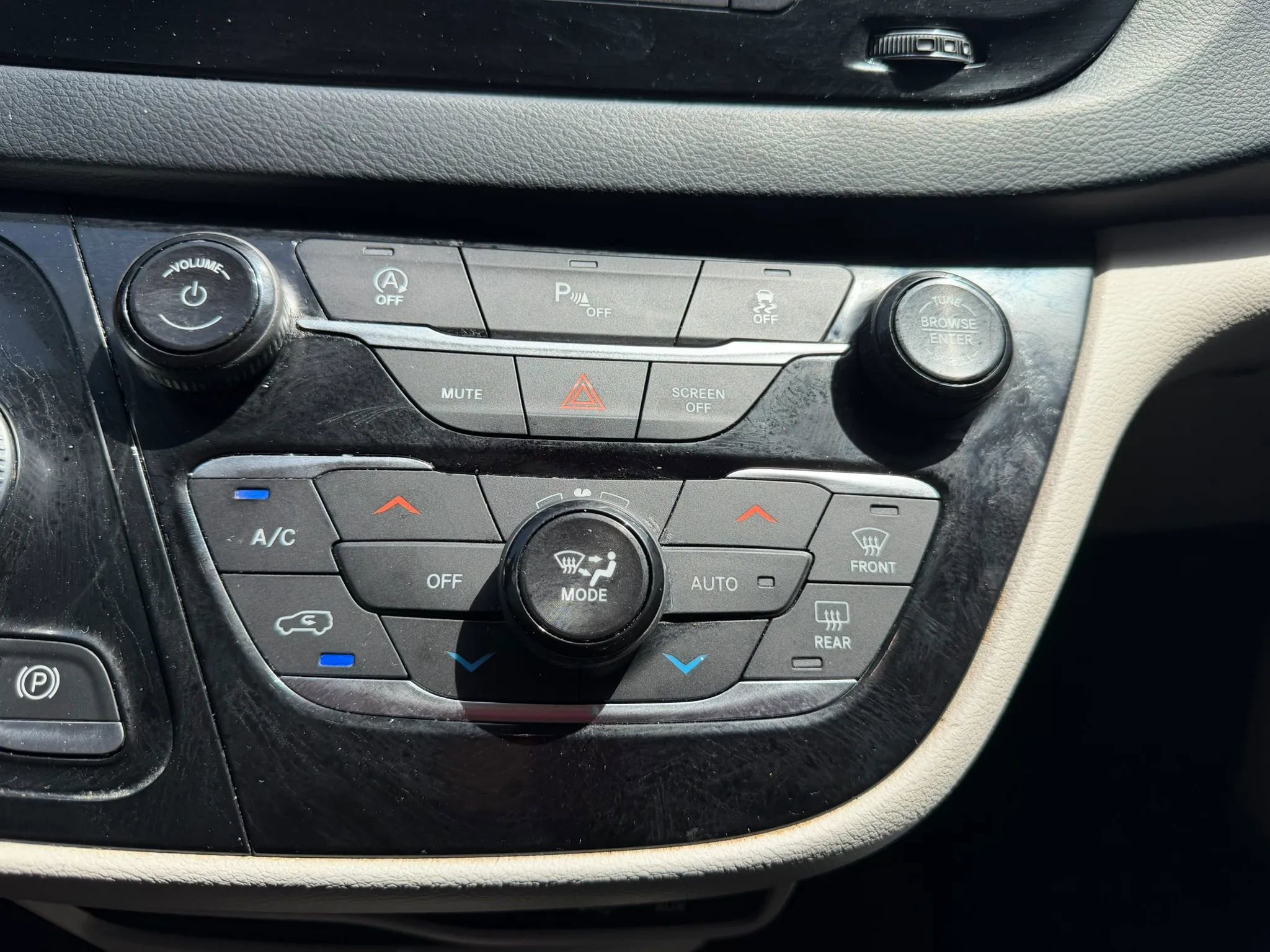 Used 2019 Chrysler Pacifica Touring-L image 23