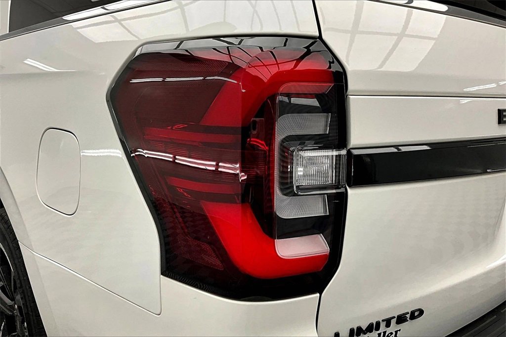 Used 2022 Ford Expedition Max Limited image 31