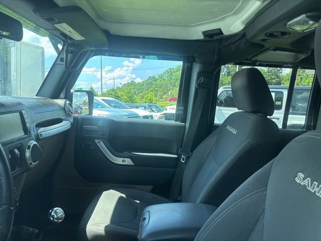 Used 2017 Jeep Wrangler Unlimited Sahara w/ Connectivity Group AWD/4WD image 5