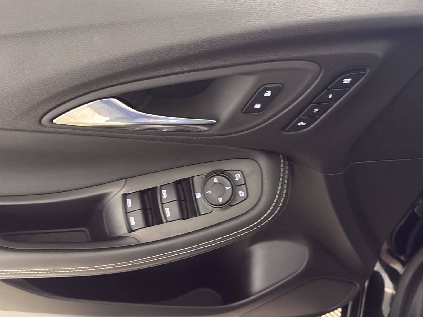 Certified 2024 Buick Encore GX Avenir AWD/4WD image 11