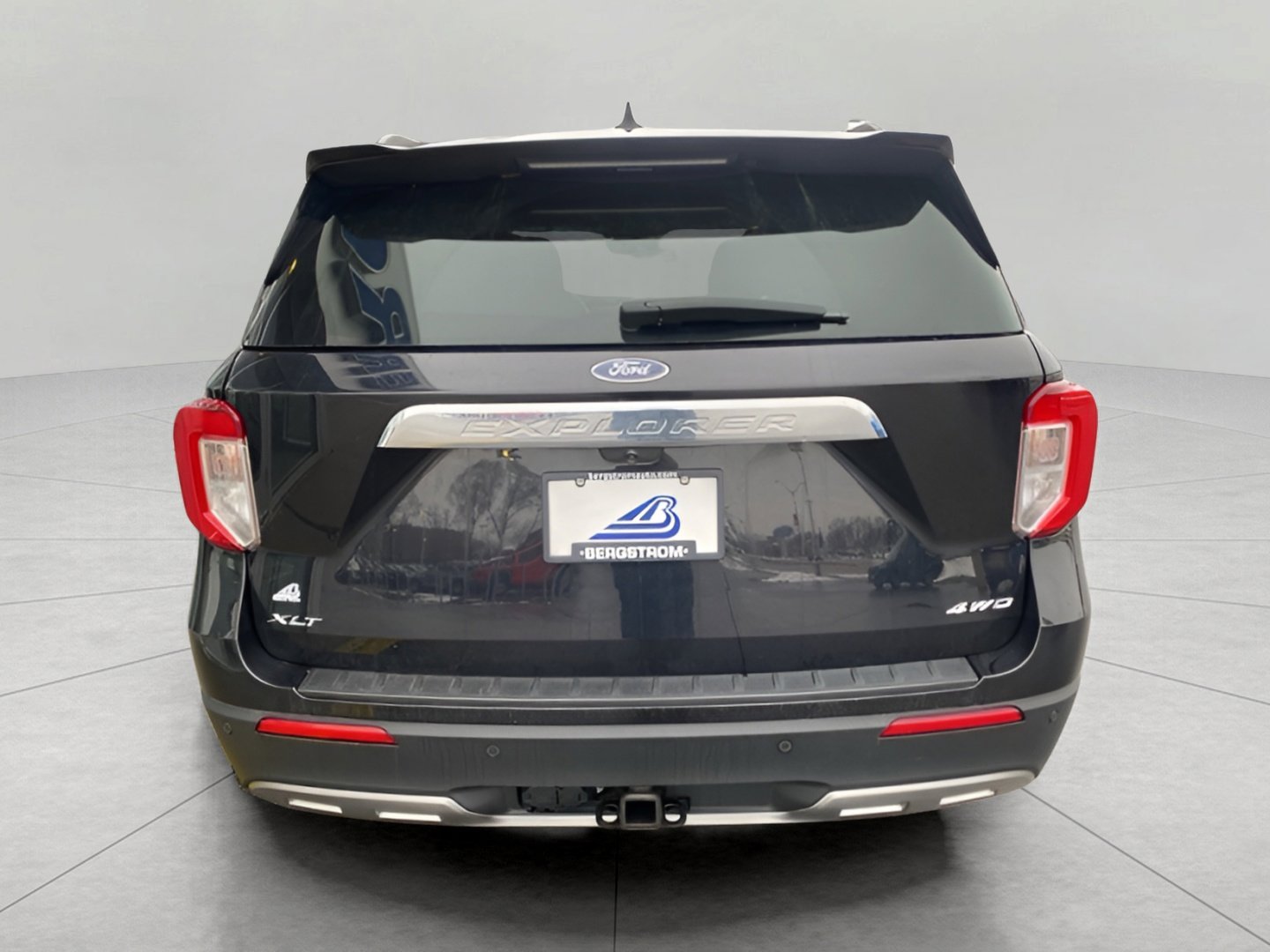 Used 2023 Ford Explorer XLT w/ Equipment Group 202A image 7