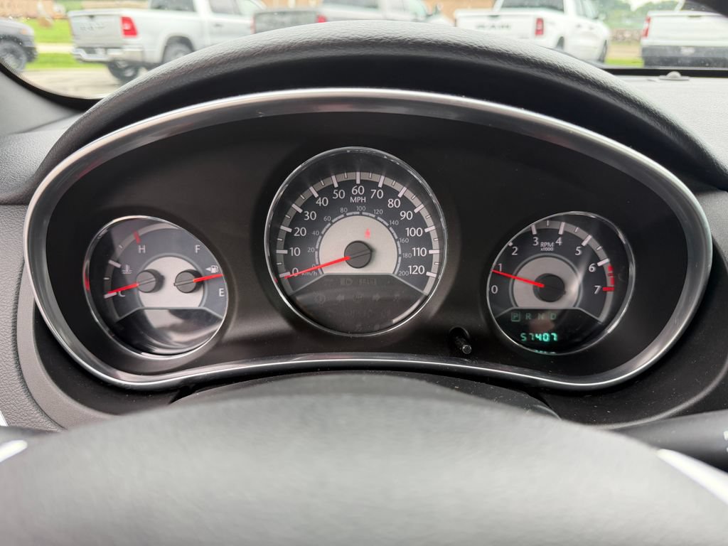 Used 2011 Chrysler 200 Touring FWD image 21