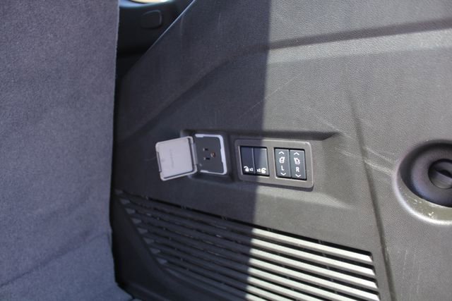 Used 2025 GMC Yukon Denali w/ Denali Reserve Package image 6