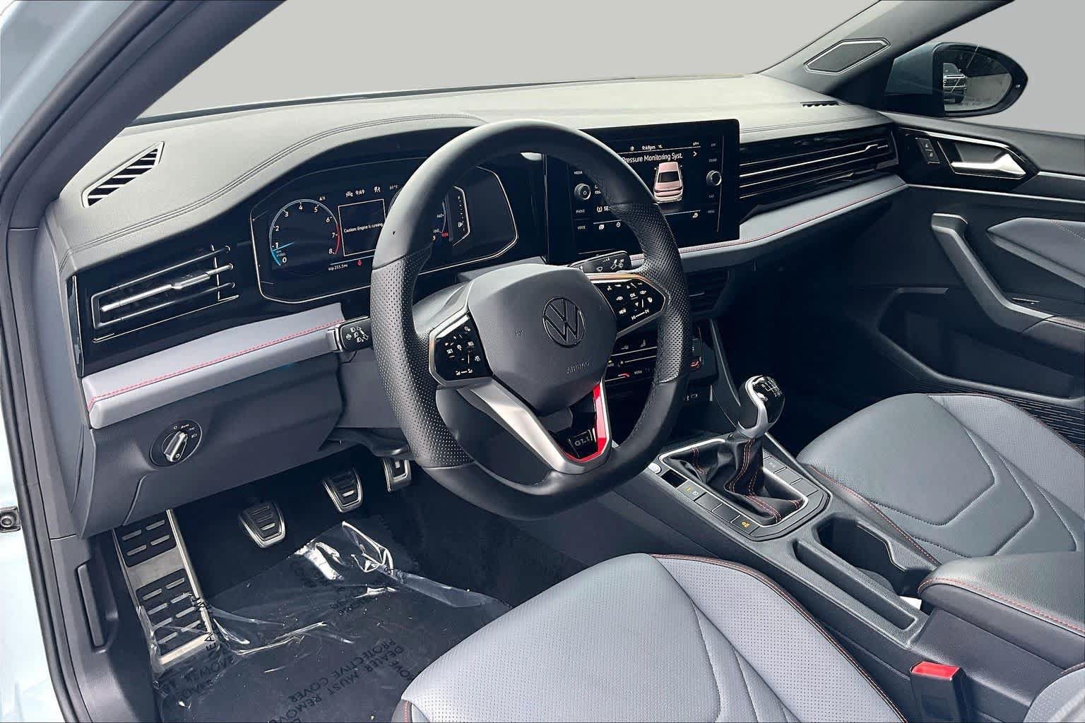 Used 2025 Volkswagen Jetta GLI Autobahn FWD image 17