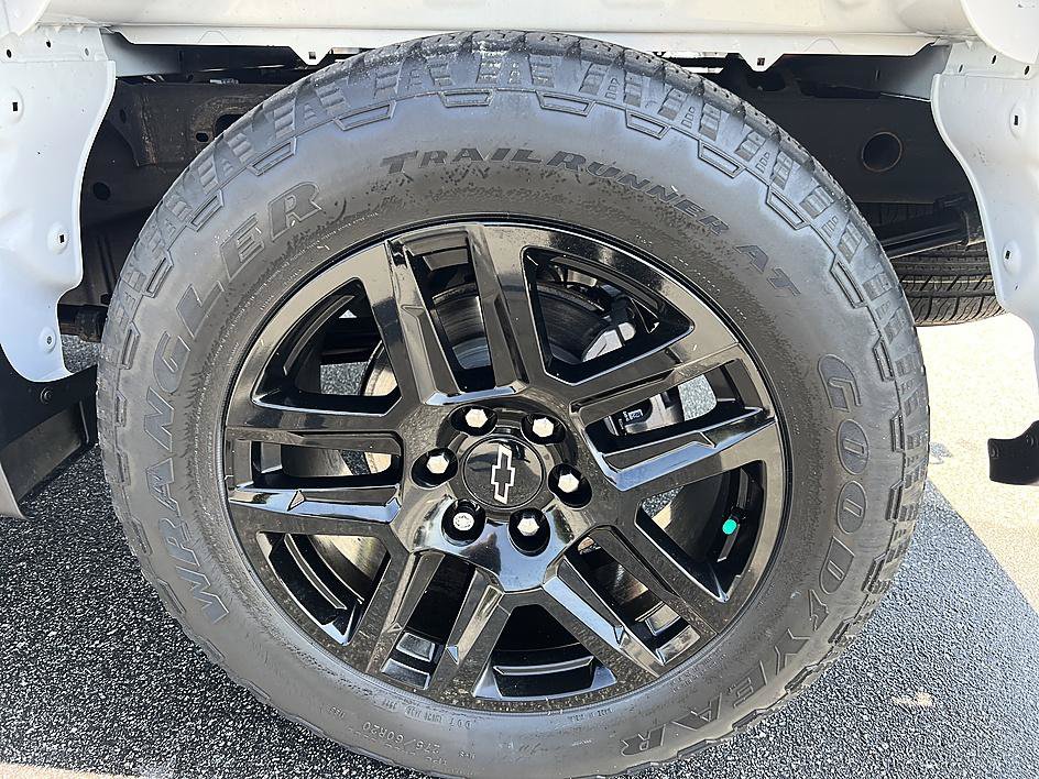 Used 2023 Chevrolet Silverado 1500 Custom AWD/4WD image 10
