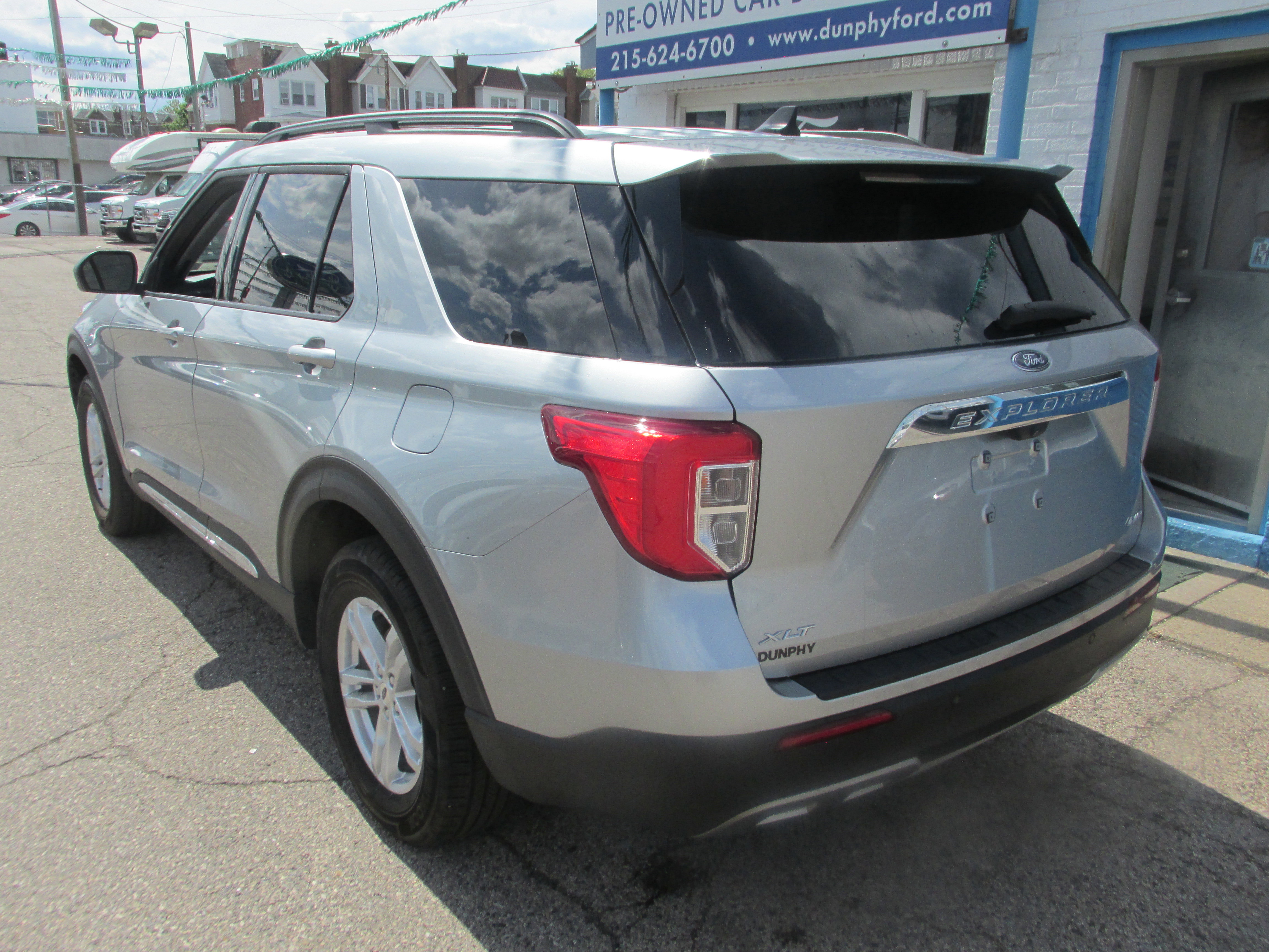 Used 2024 Ford Explorer XLT w/ Equipment Group 202A AWD/4WD image 6