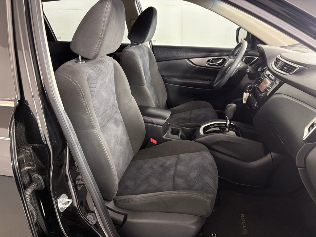 Used 2015 Nissan Rogue S image 39