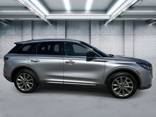 Used 2022 Lincoln Corsair AWD w/ Premium Package image 3