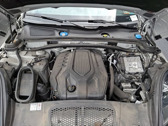 Certified 2024 Porsche Macan AWD/4WD image 30