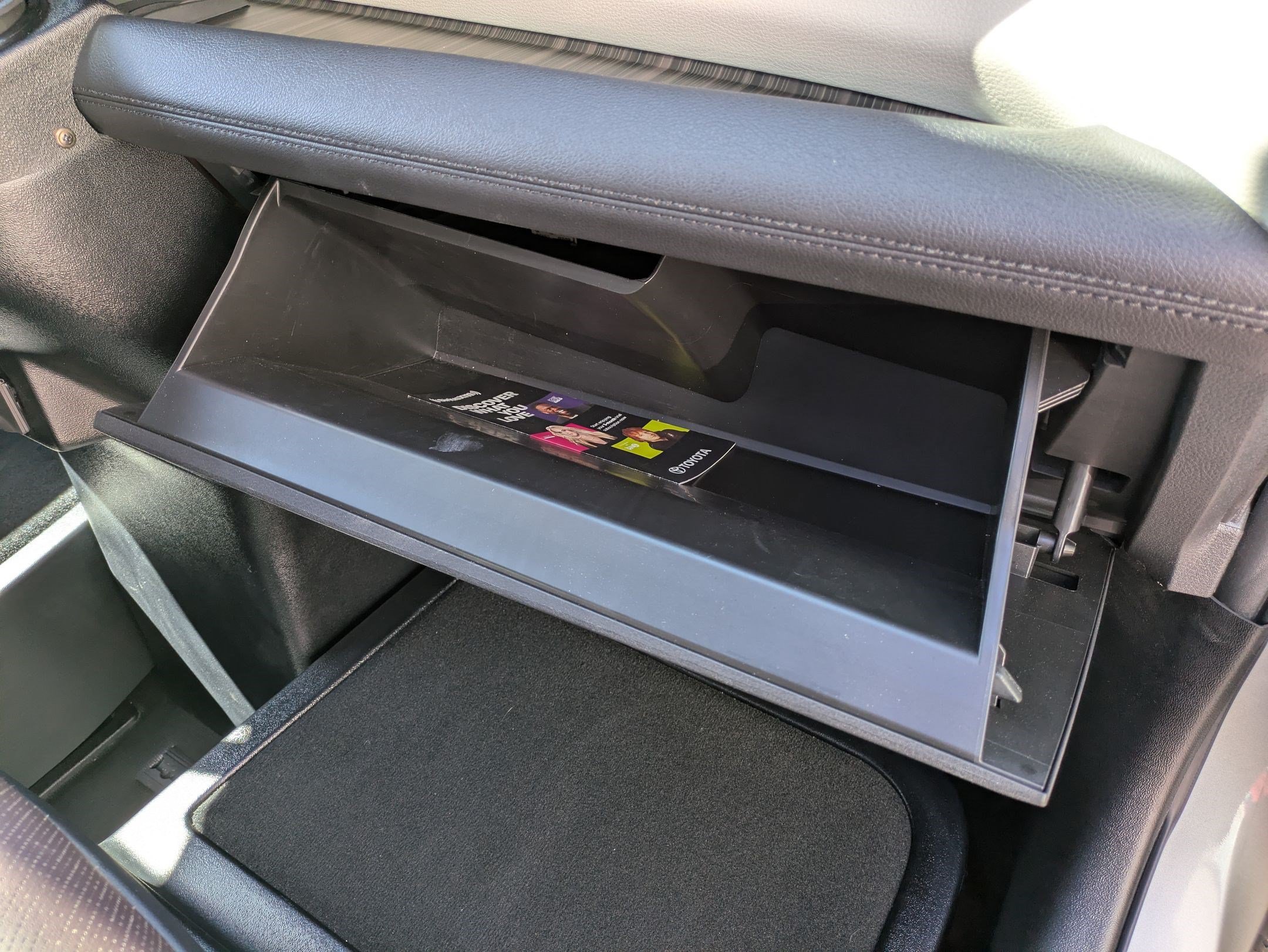 Used 2024 Toyota Sienna Platinum FWD image 31