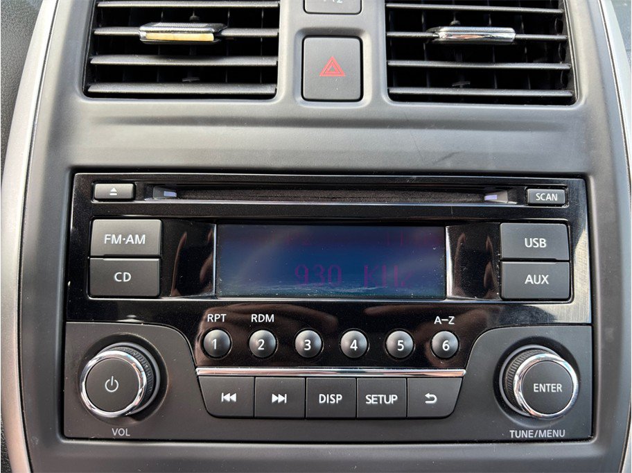 Used 2016 Nissan Versa SV FWD image 21