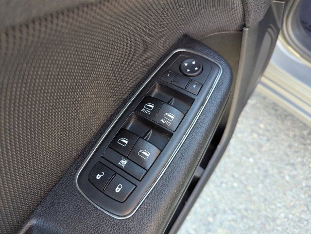 Used 2018 Dodge Charger SXT w/ Blacktop Package image 10