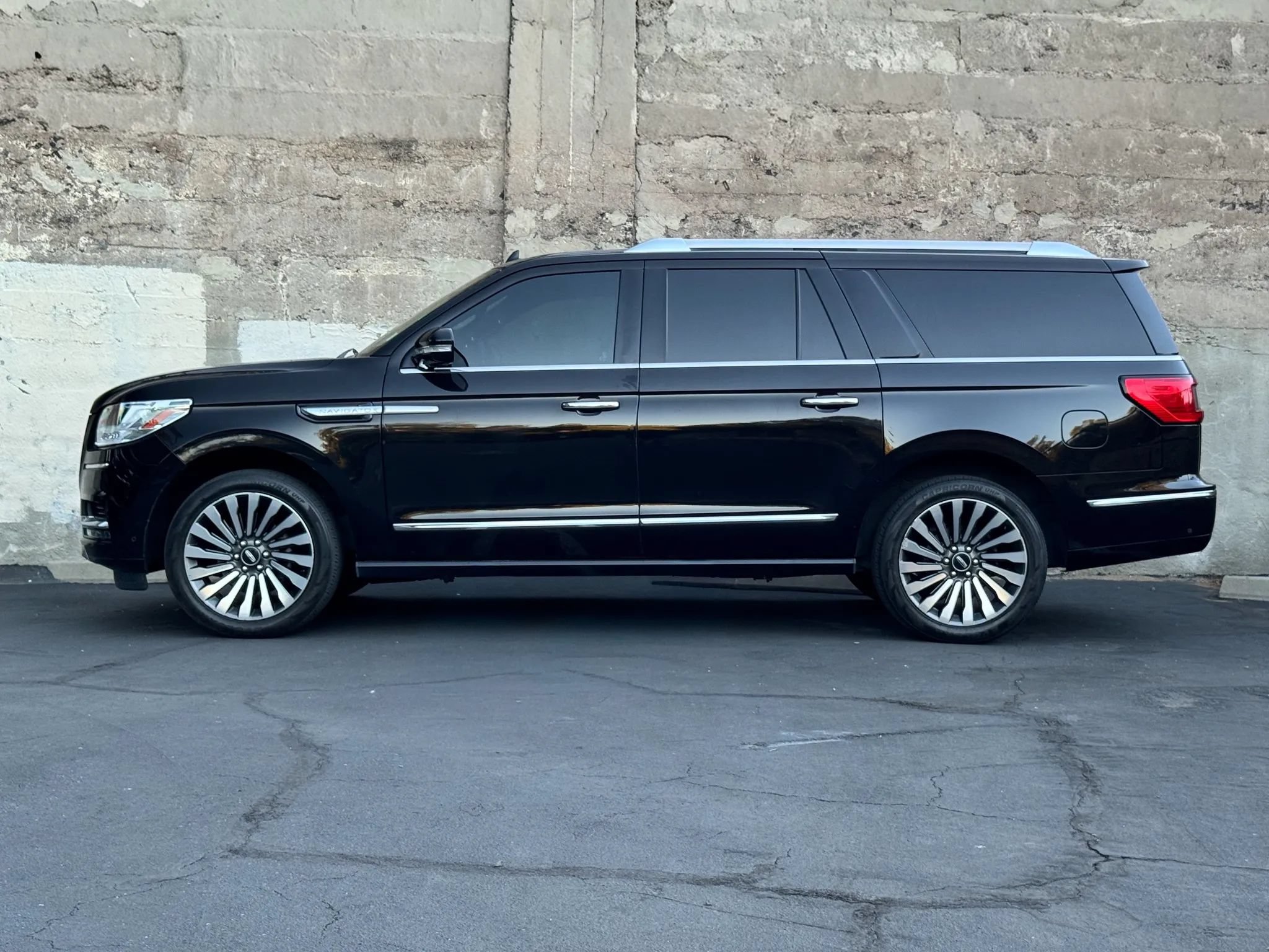 Used 2019 Lincoln Navigator L Reserve AWD/4WD image 7