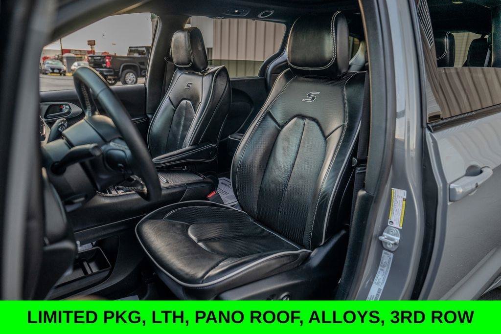 Used 2025 Chrysler Pacifica Limited FWD image 13