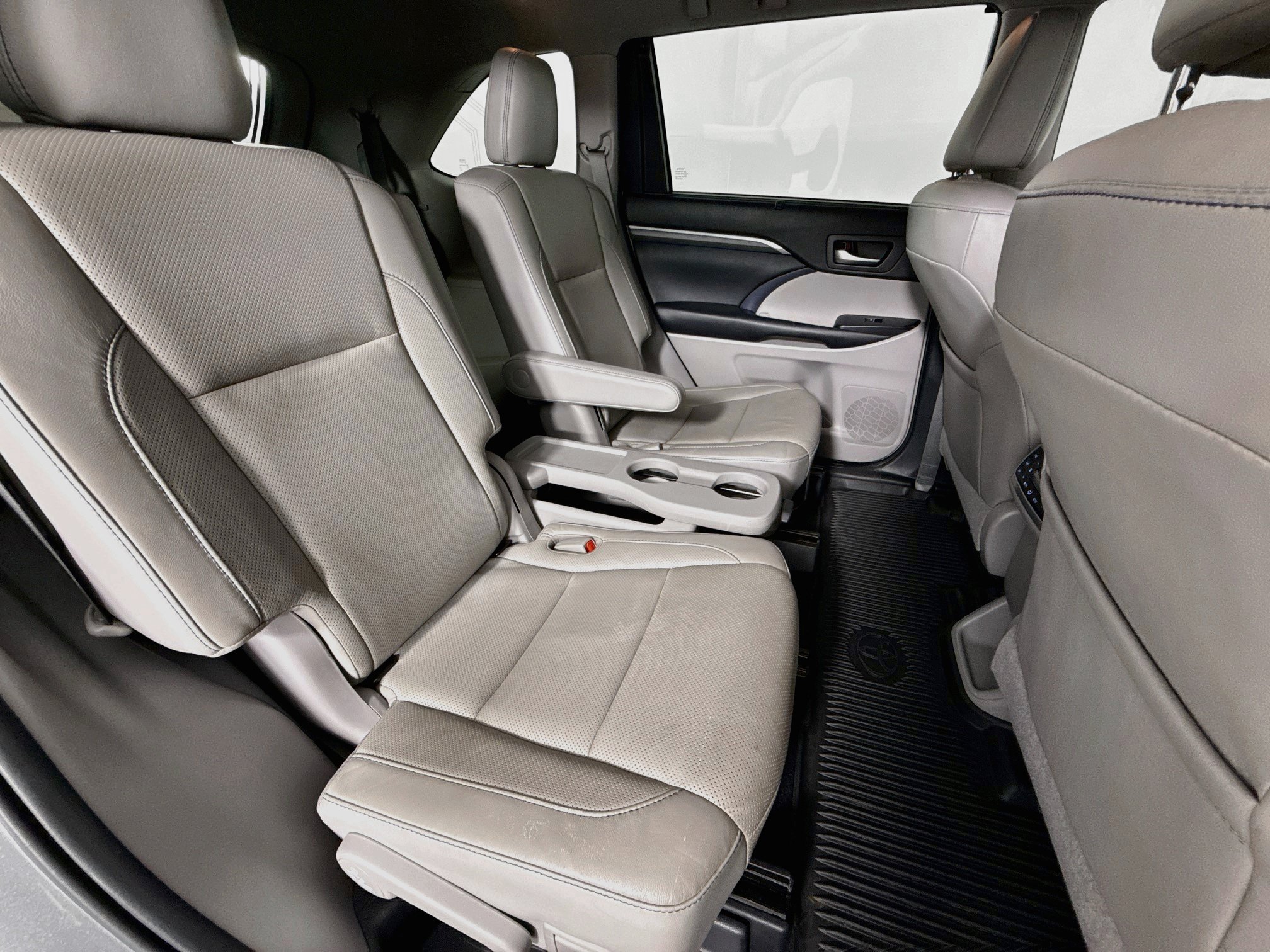 Used 2019 Toyota Highlander Limited Platinum AWD/4WD image 28