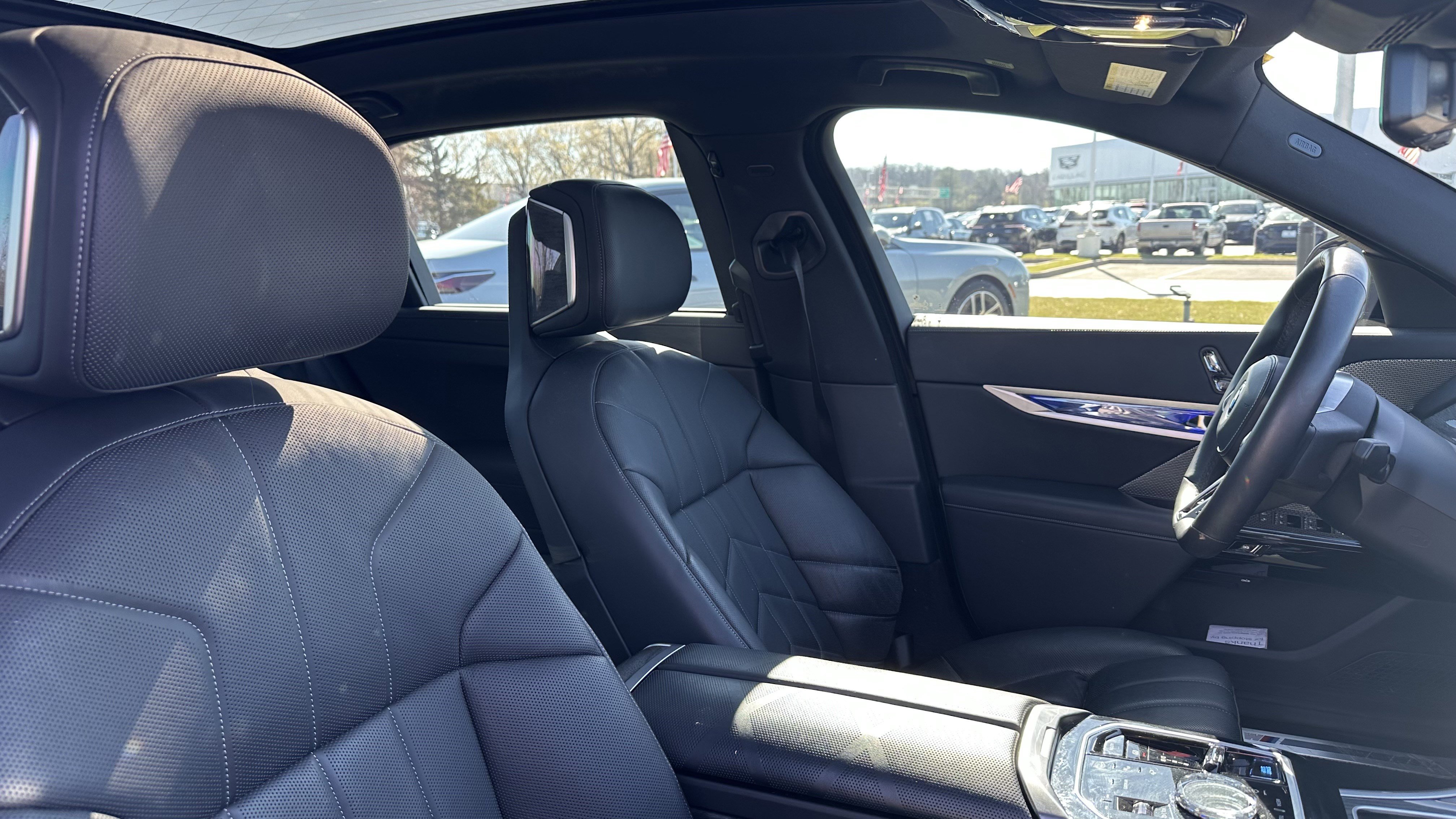 Used 2024 BMW i7 xDrive60 image 33