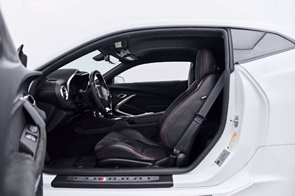 Used 2021 Chevrolet Camaro ZL1 RWD image 40