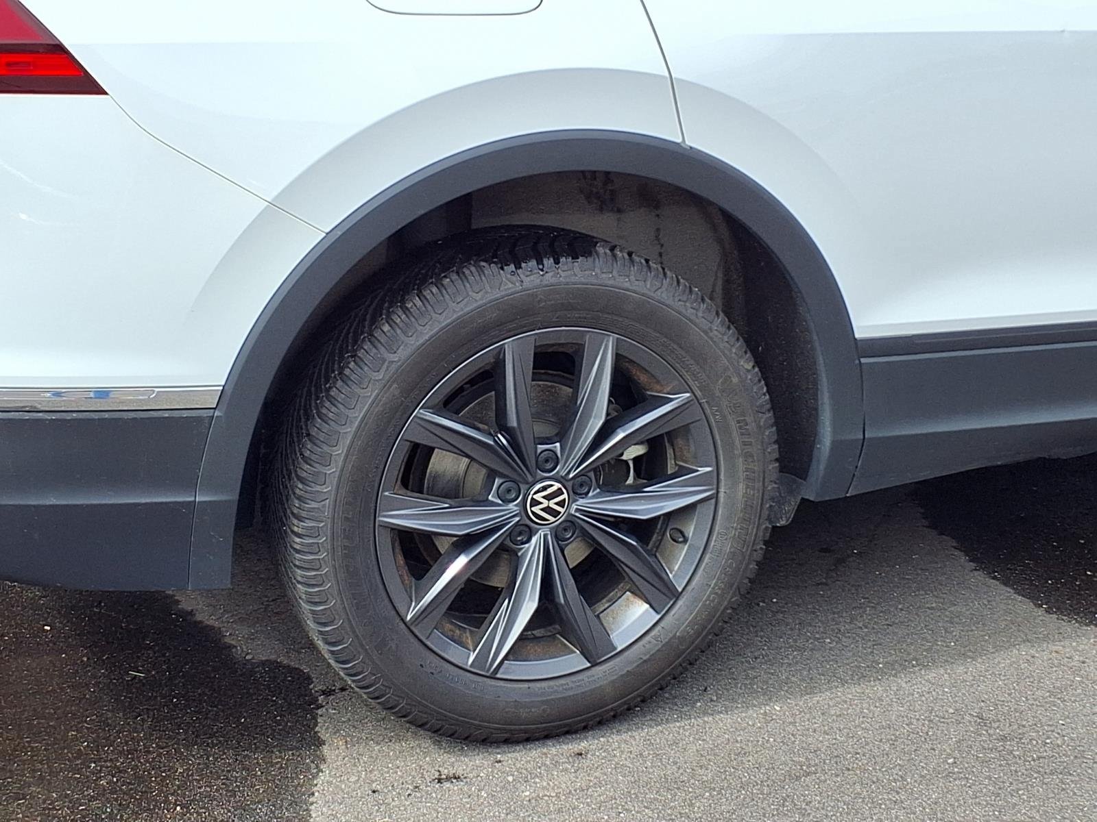 Used 2022 Volkswagen Tiguan SE AWD/4WD image 27