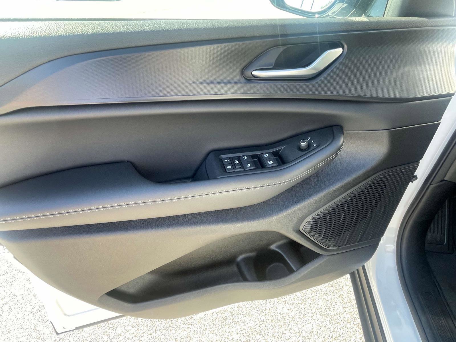 Used 2024 Jeep Grand Cherokee Altitude image 15