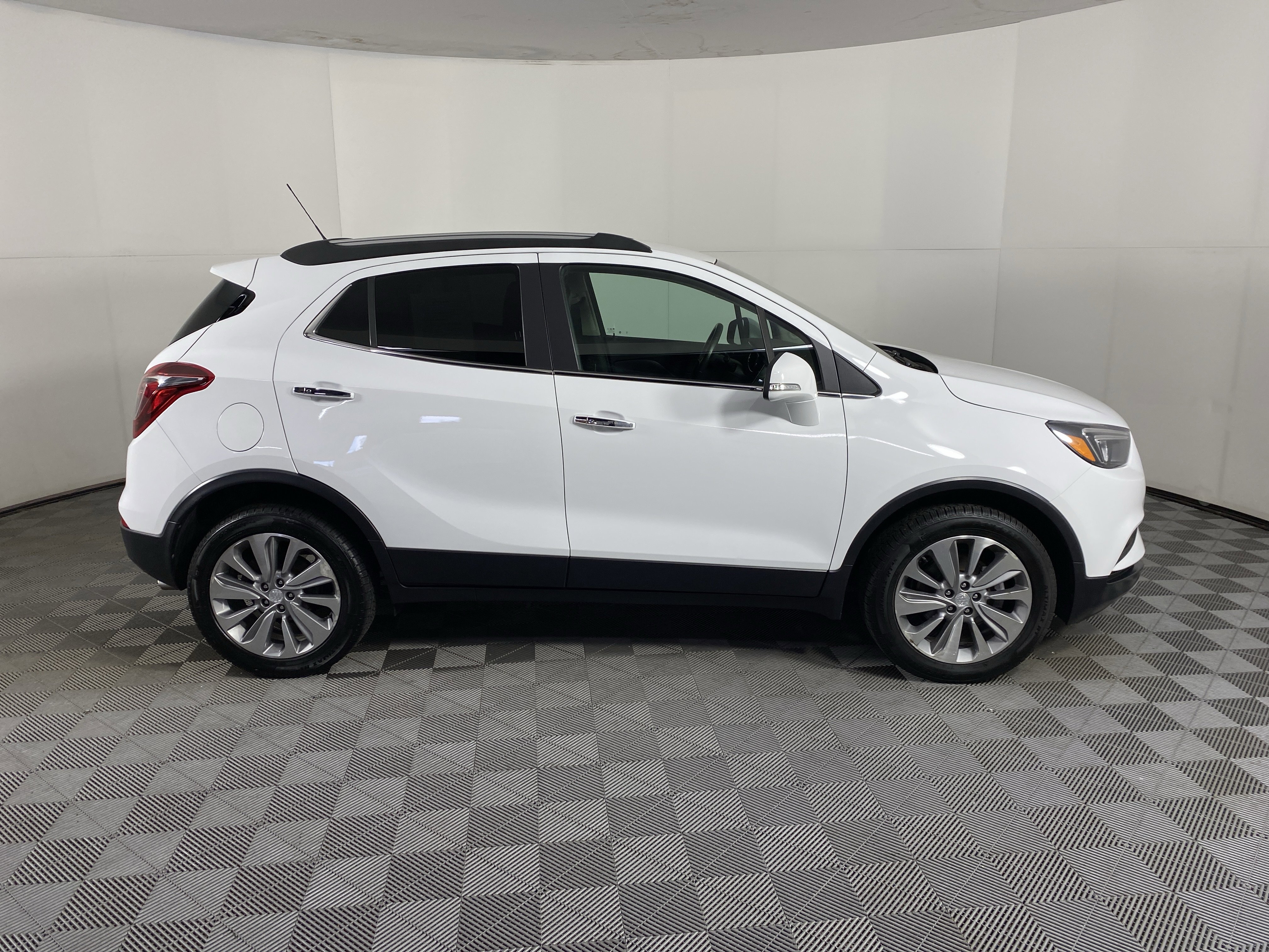 Used 2018 Buick Encore Preferred image 5