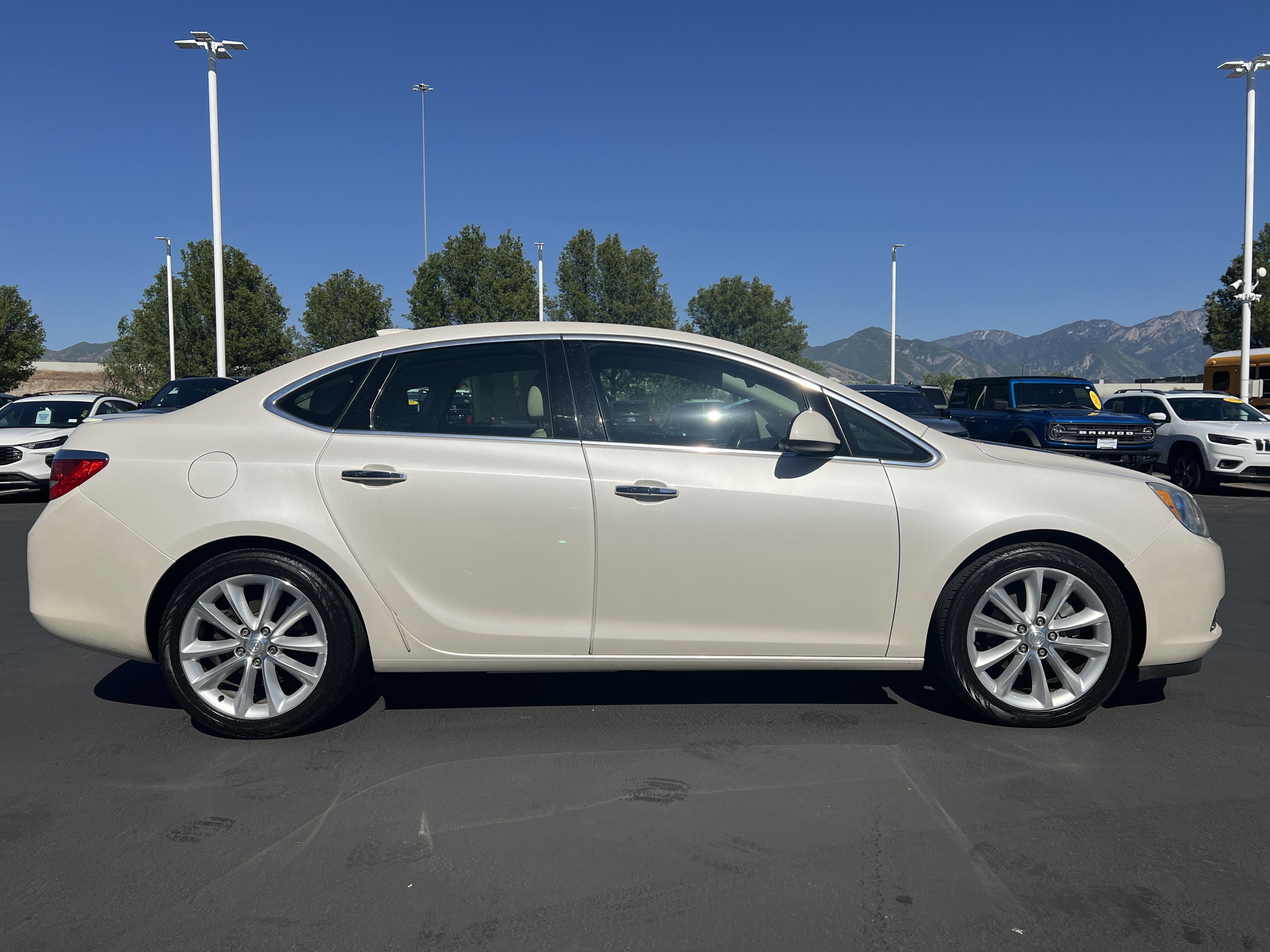 Used 2016 Buick Verano Leather w/ Experience Buick Package FWD image 7