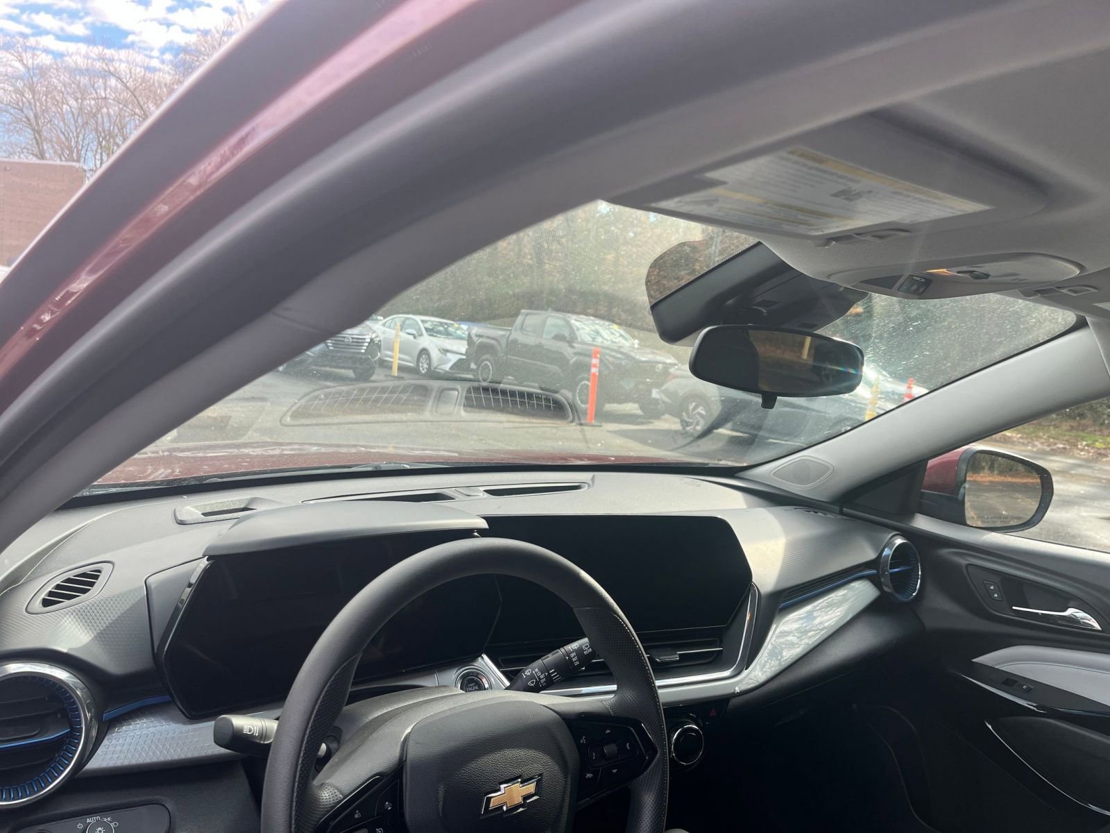 Used 2025 Chevrolet Trax LT image 31