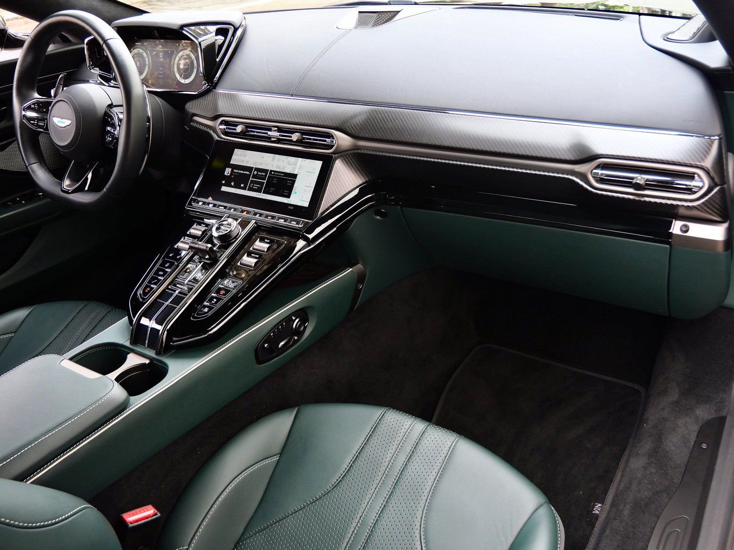 Used 2025 Aston Martin V8 Vantage Coupe image 10