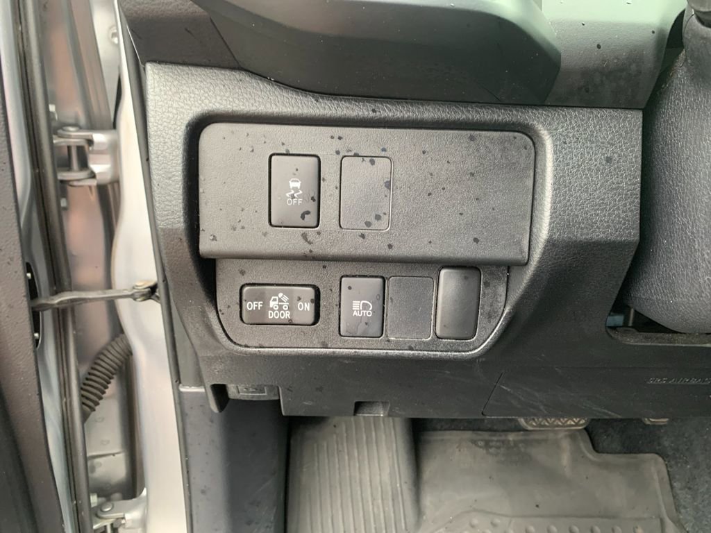 Used 2020 Toyota Tacoma SR image 31