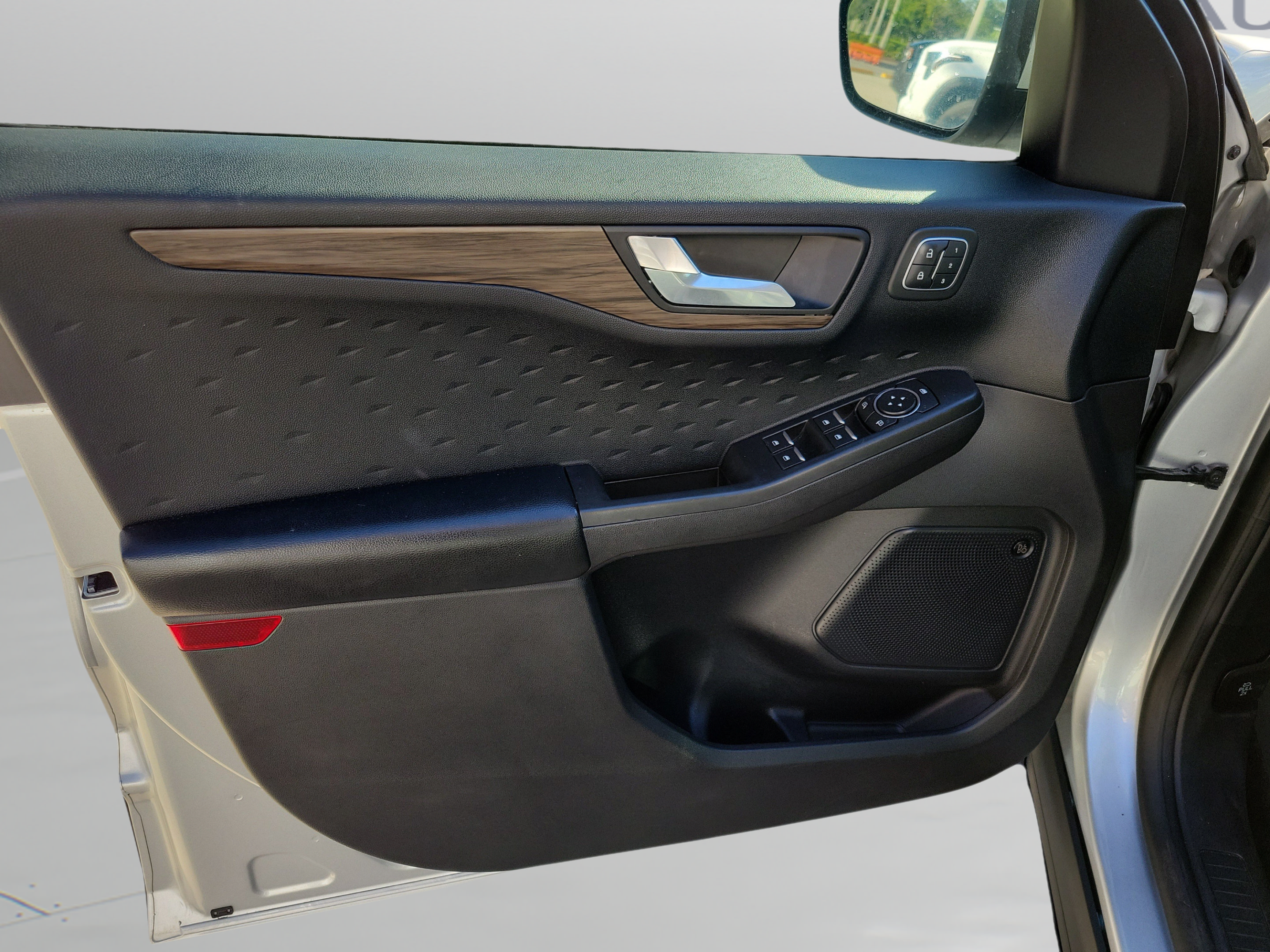 Used 2020 Ford Escape Titanium FWD image 6