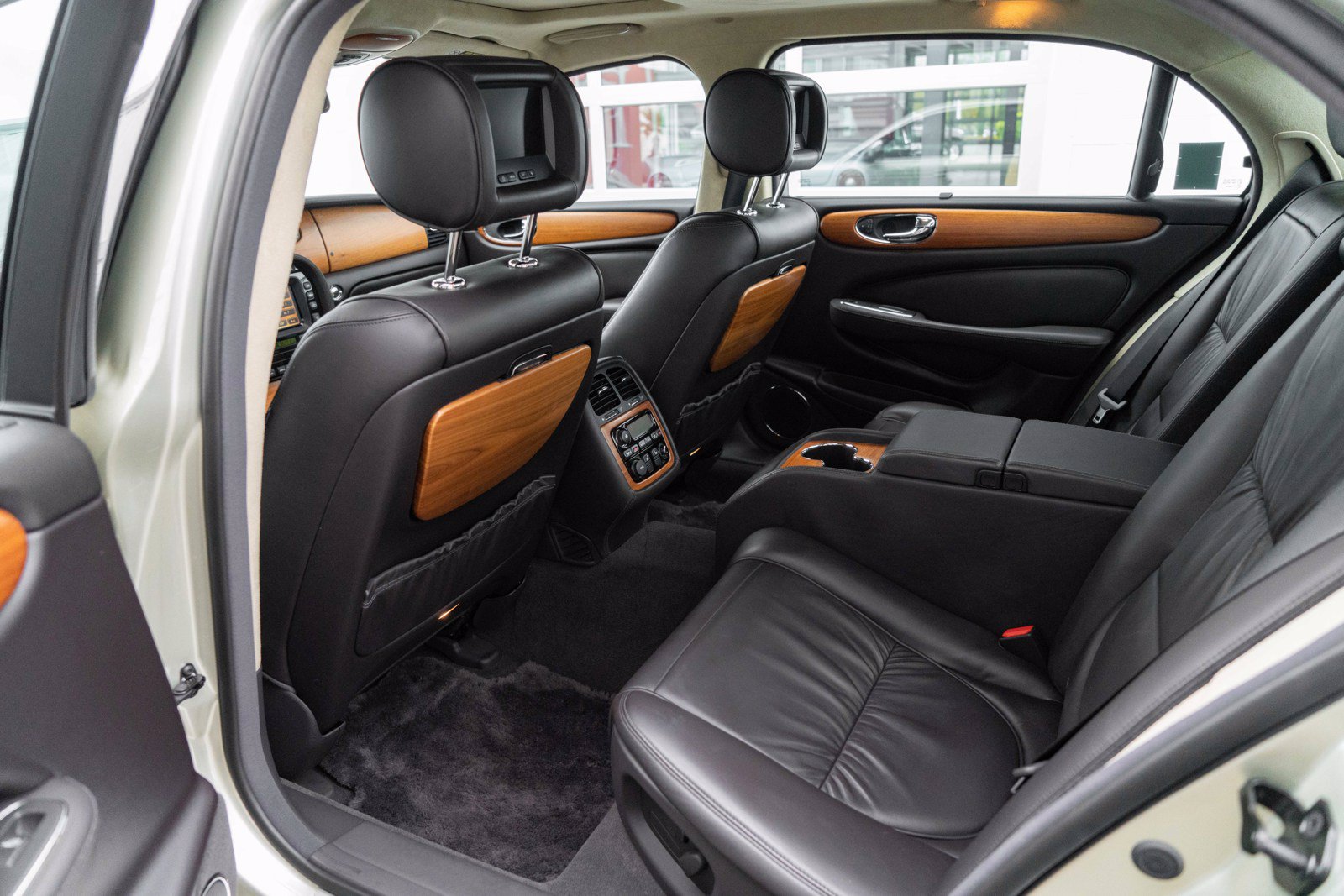 Used 2006 Jaguar XJ Vanden Plas Super V8 Portfolio RWD image 39