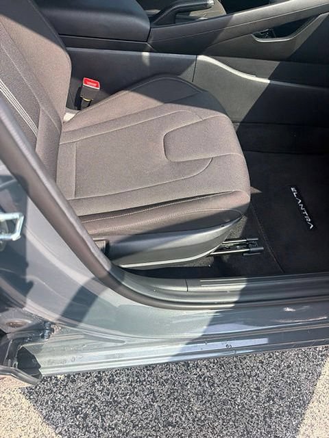 Certified 2026 Hyundai Elantra SE FWD image 9