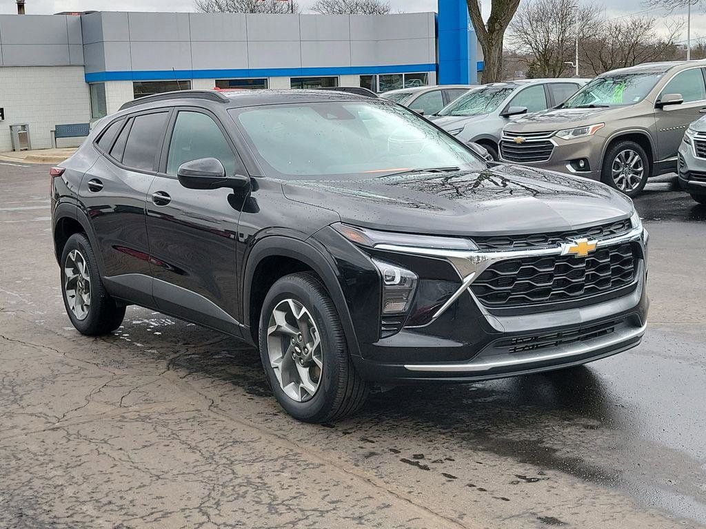 Certified 2024 Chevrolet Trax LT w/ Driver Confidence Package image 2