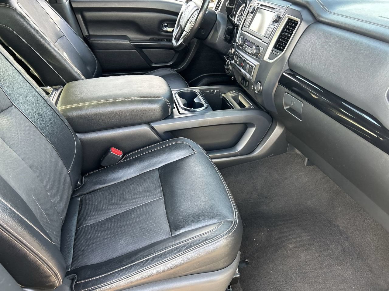 Used 2019 Nissan Titan SL w/ Midnight Edition AWD/4WD image 9