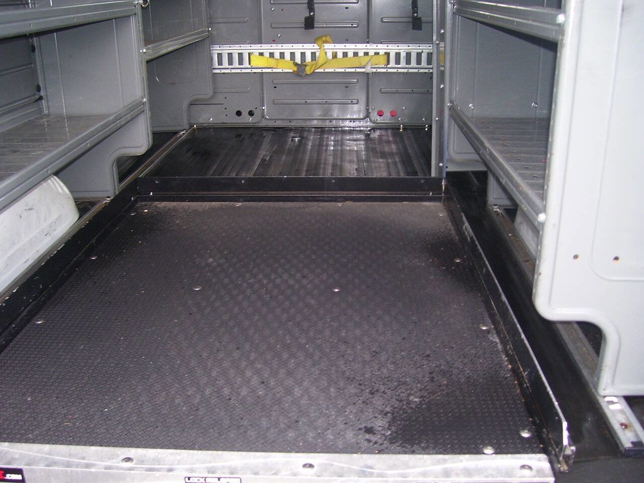 Used 2015 Chevrolet Express 2500 image 4