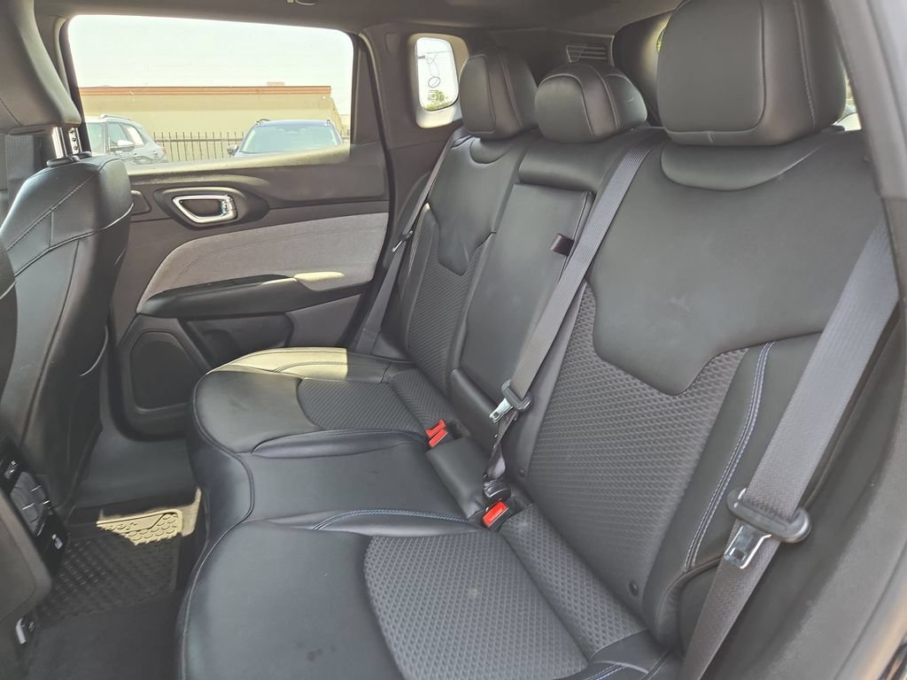 Used 2025 Jeep Compass Latitude w/ Sun & Sound Group AWD/4WD image 27