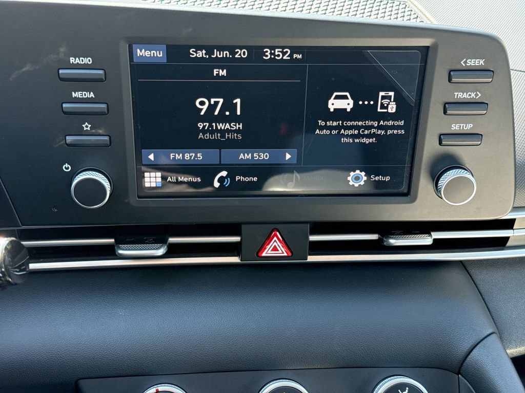 Used 2023 Hyundai Elantra SE w/ Cargo Package FWD image 12