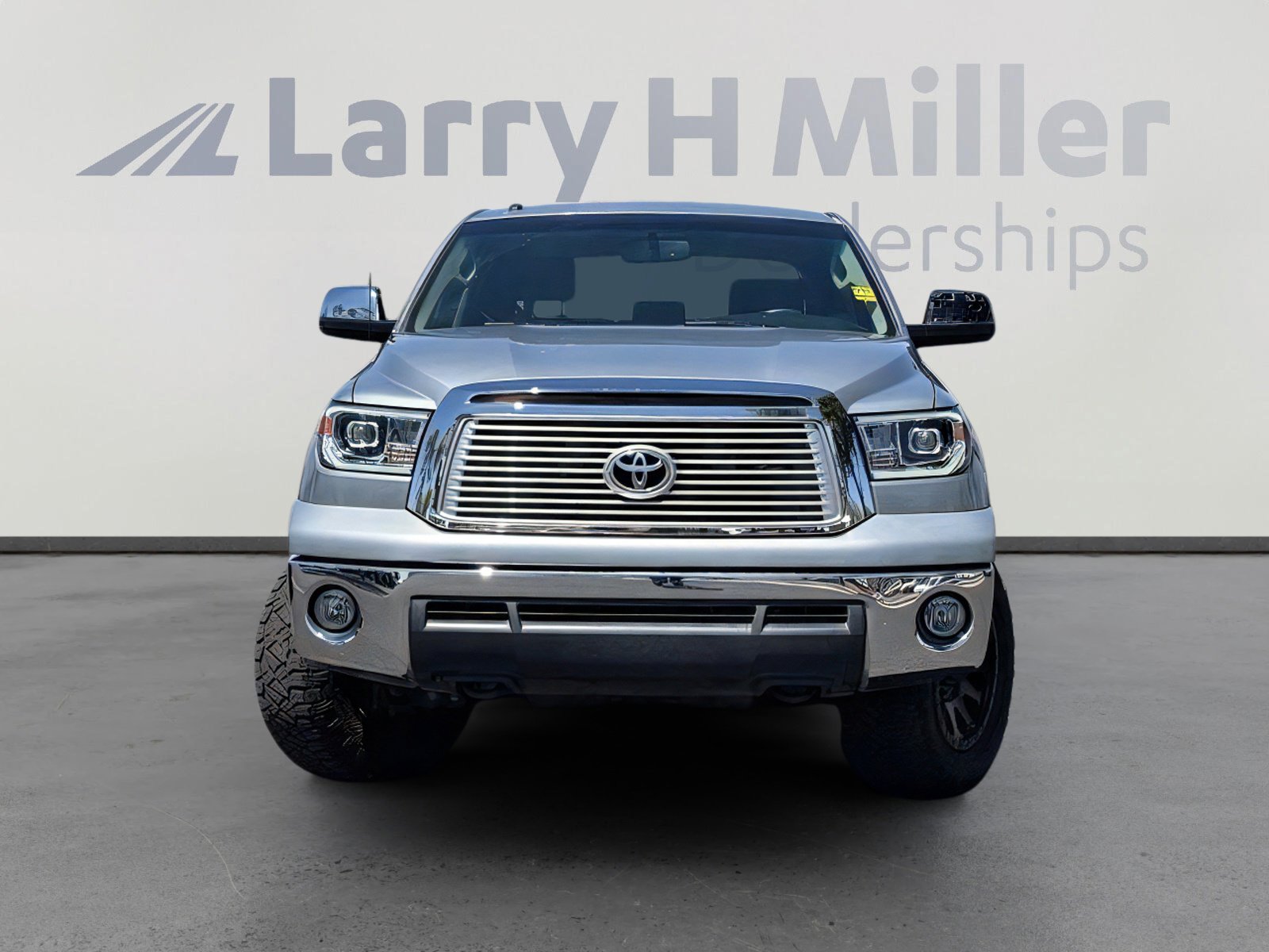 Used 2013 Toyota Tundra 4x4 CrewMax w/ Tow Pkg image 4