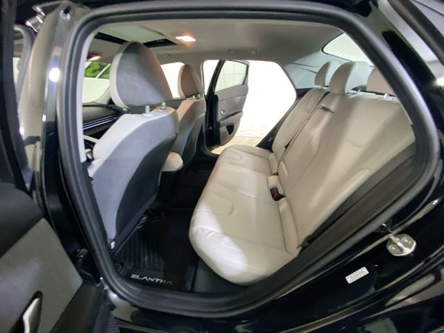 Used 2023 Hyundai Elantra Limited w/ Preferred Accessory Package image 28