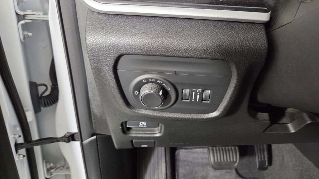 Used 2023 Jeep Grand Cherokee L Laredo image 20