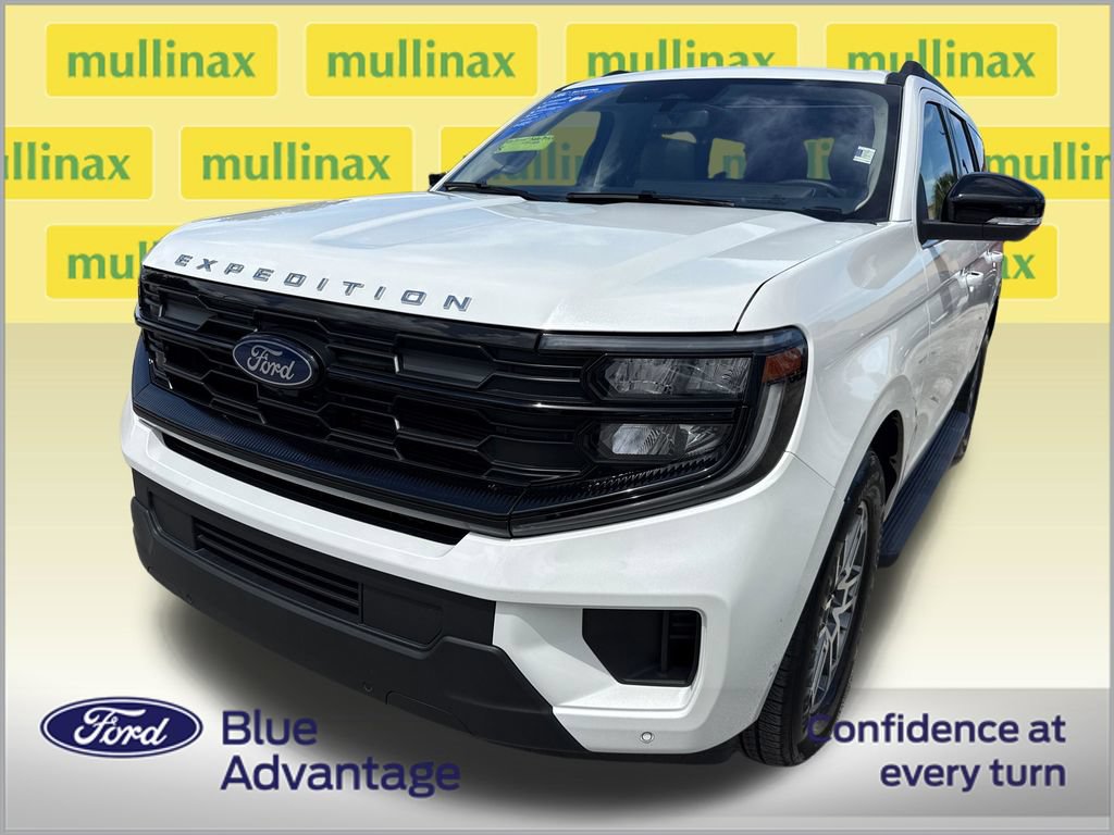 Used 2025 Ford Expedition Active RWD image 12