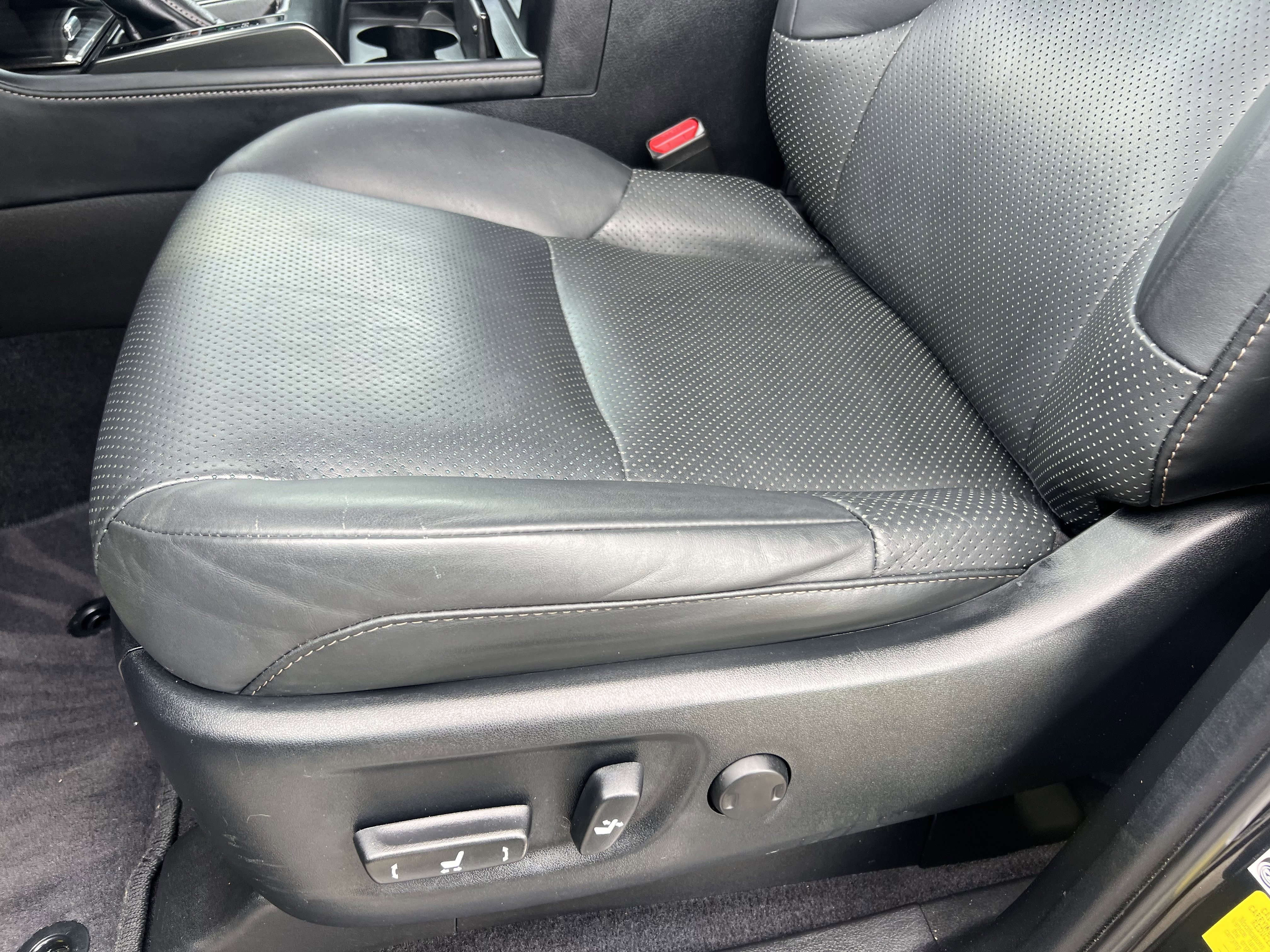 Used 2023 Lexus GX 460 Luxury w/ Accessory Package image 18