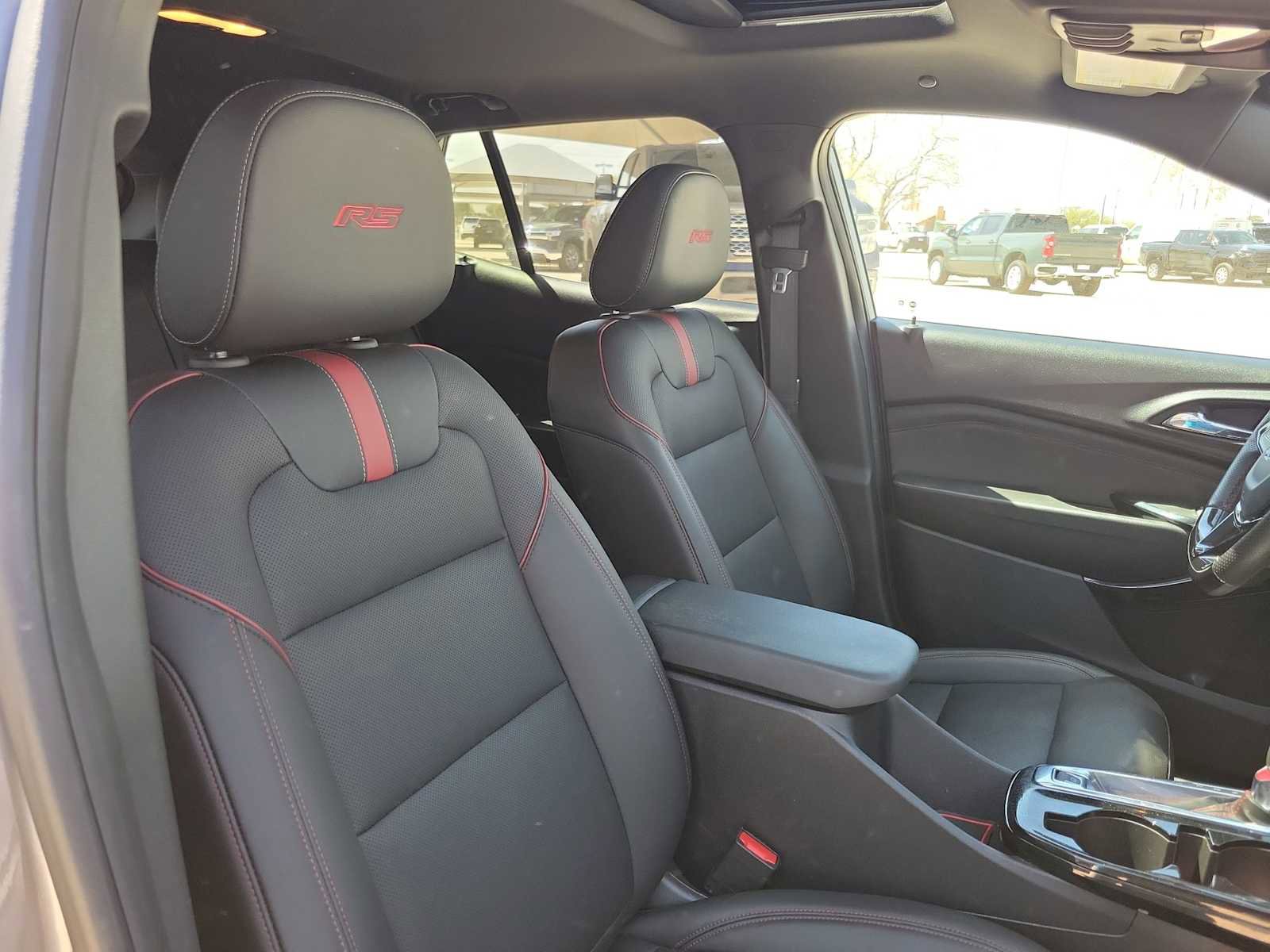 Used 2025 Chevrolet Trax RS w/ Sunroof Package image 18