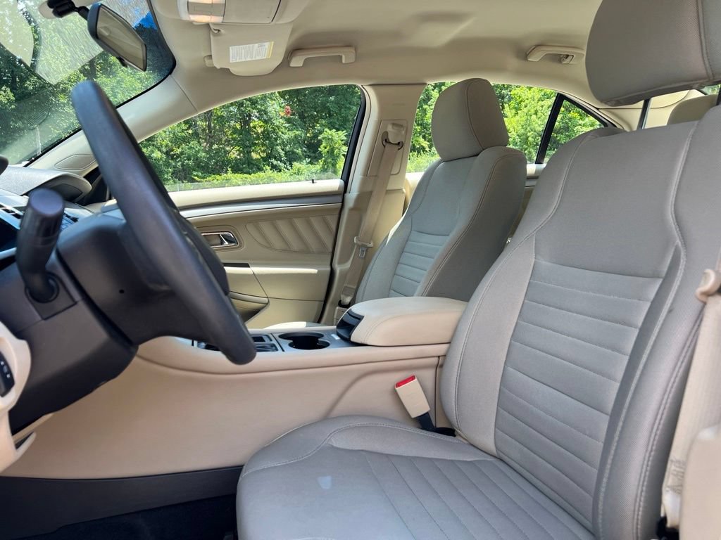 Used 2016 Ford Taurus SE FWD image 20