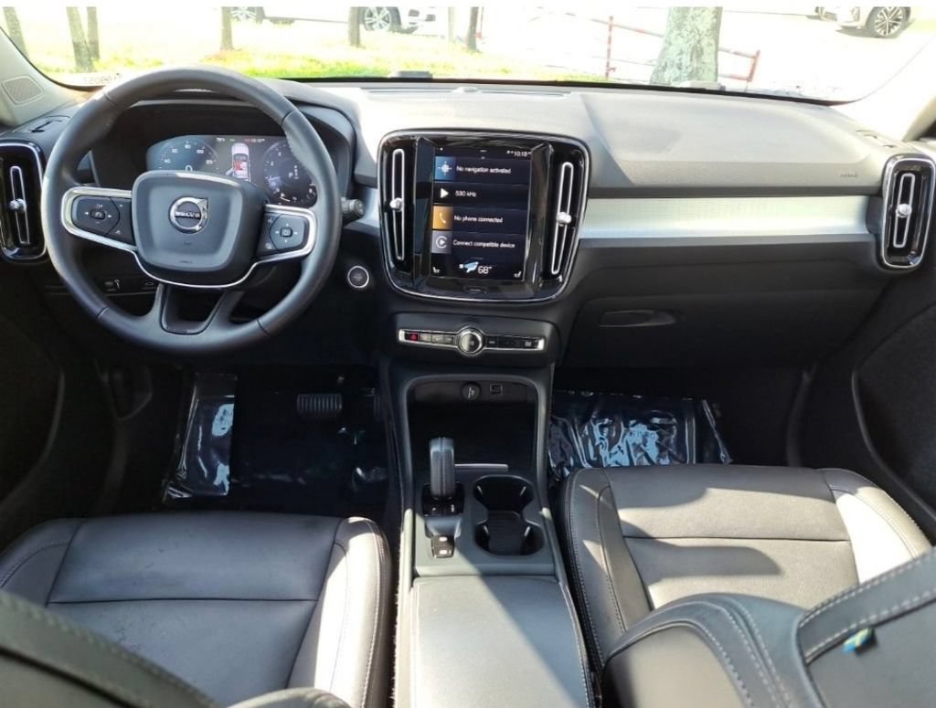Used 2021 Volvo XC40 T5 Momentum w/ Climate Package AWD/4WD image 9