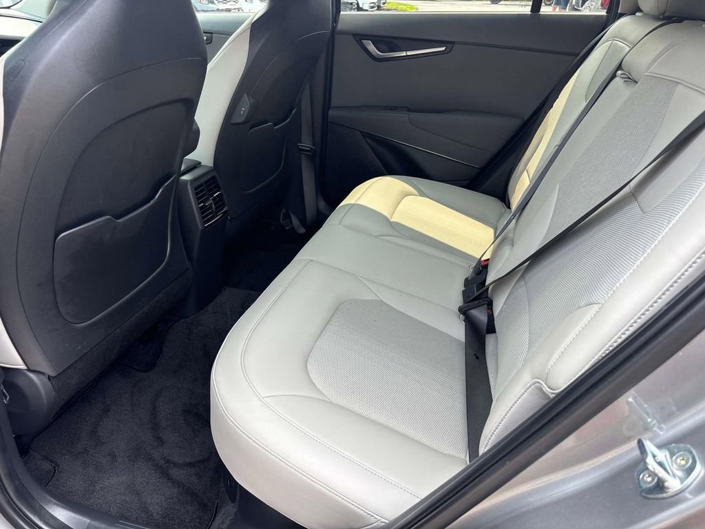 Used 2023 Kia Niro EX image 8